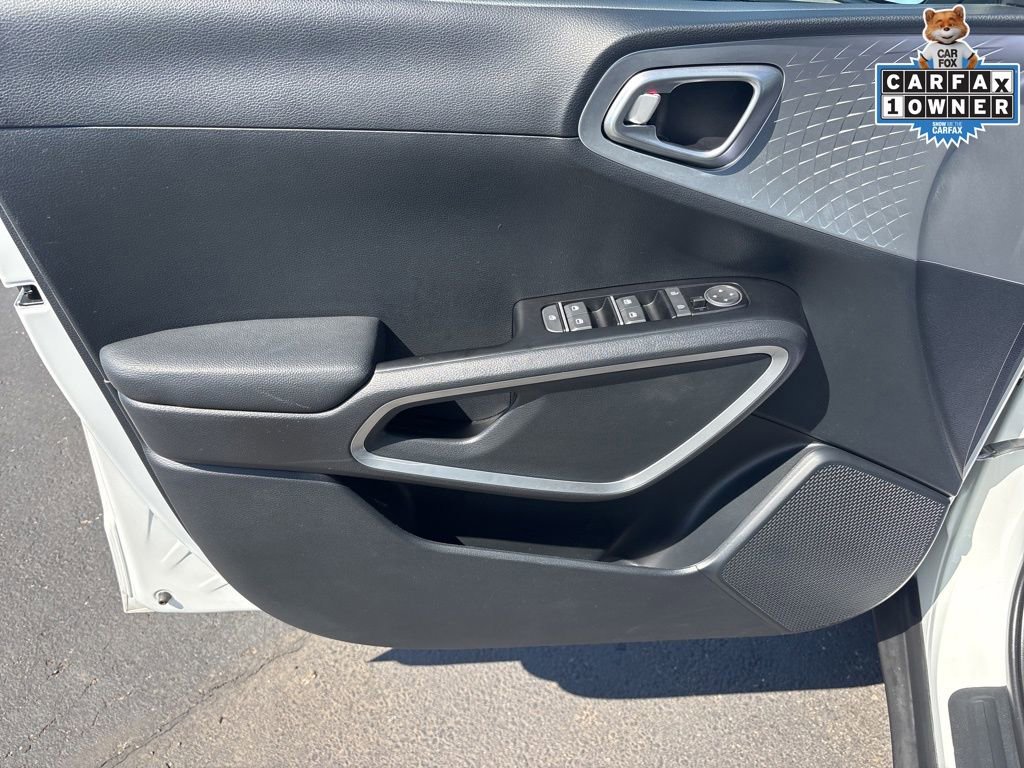 Used 2025 Kia Soul LX FWD image 10