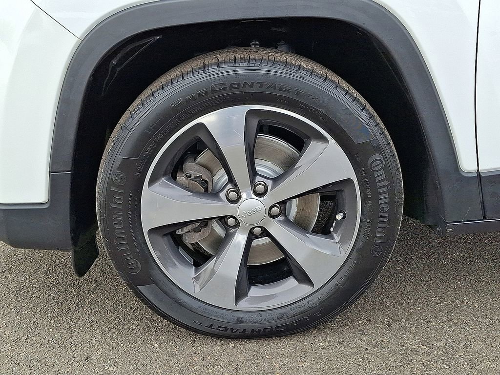 Used 2019 Jeep Cherokee Limited image 31