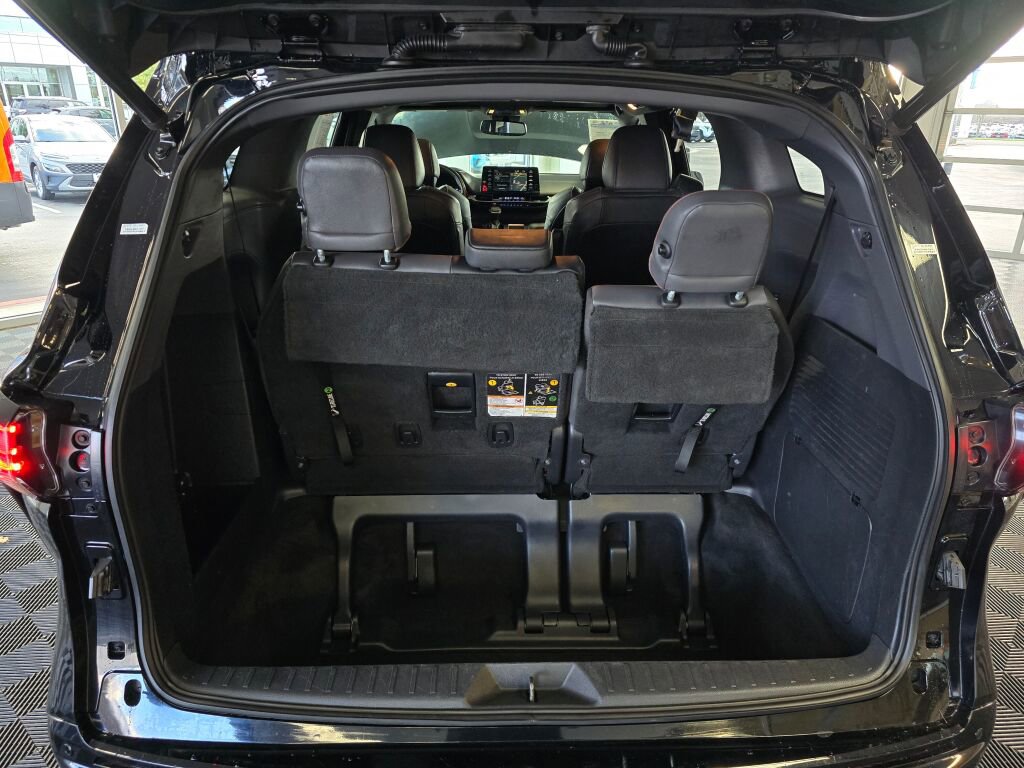 Used 2021 Toyota Sienna XSE image 16