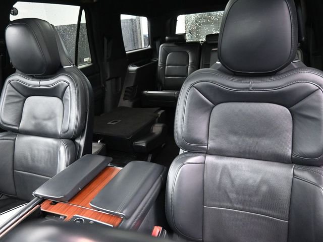 Used 2024 Lincoln Navigator Reserve image 16