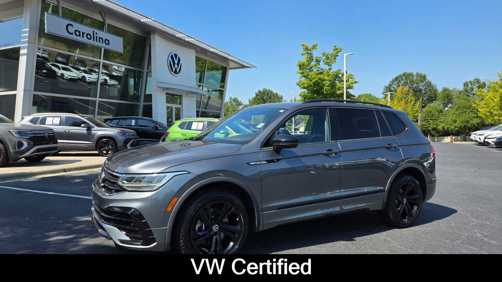 Certified 2024 Volkswagen Tiguan SE R-Line FWD image 1