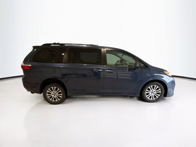 Used 2018 Toyota Sienna XLE FWD image 7