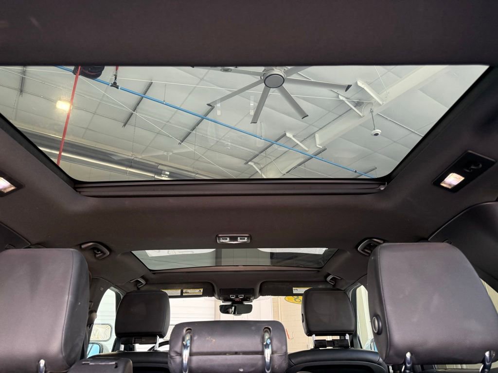 Used 2018 Land Rover Discovery SE image 14