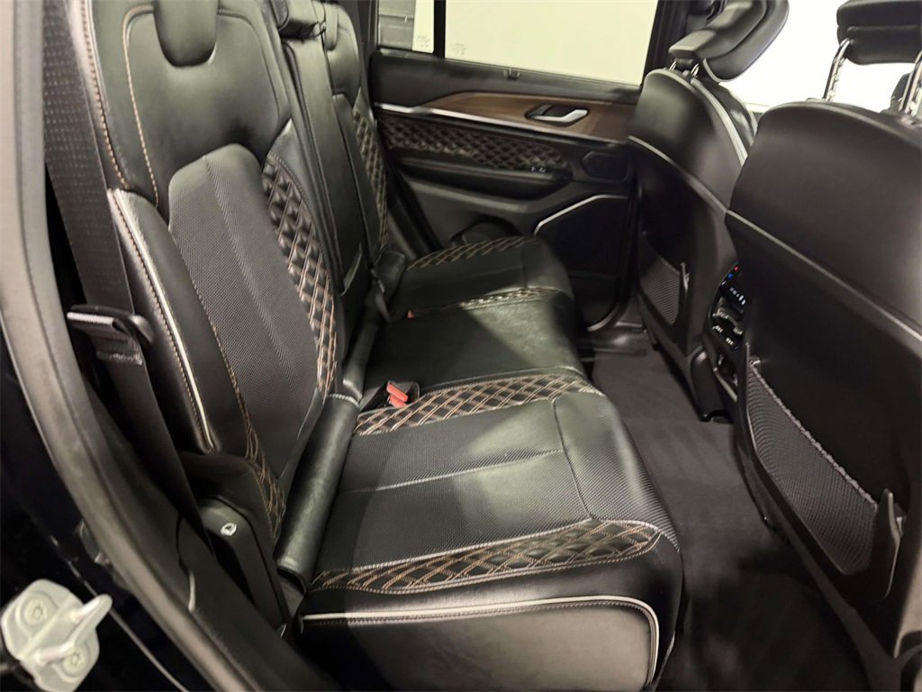 Certified 2022 Jeep Grand Cherokee Summit w/ Luxury Tech Group V image 9