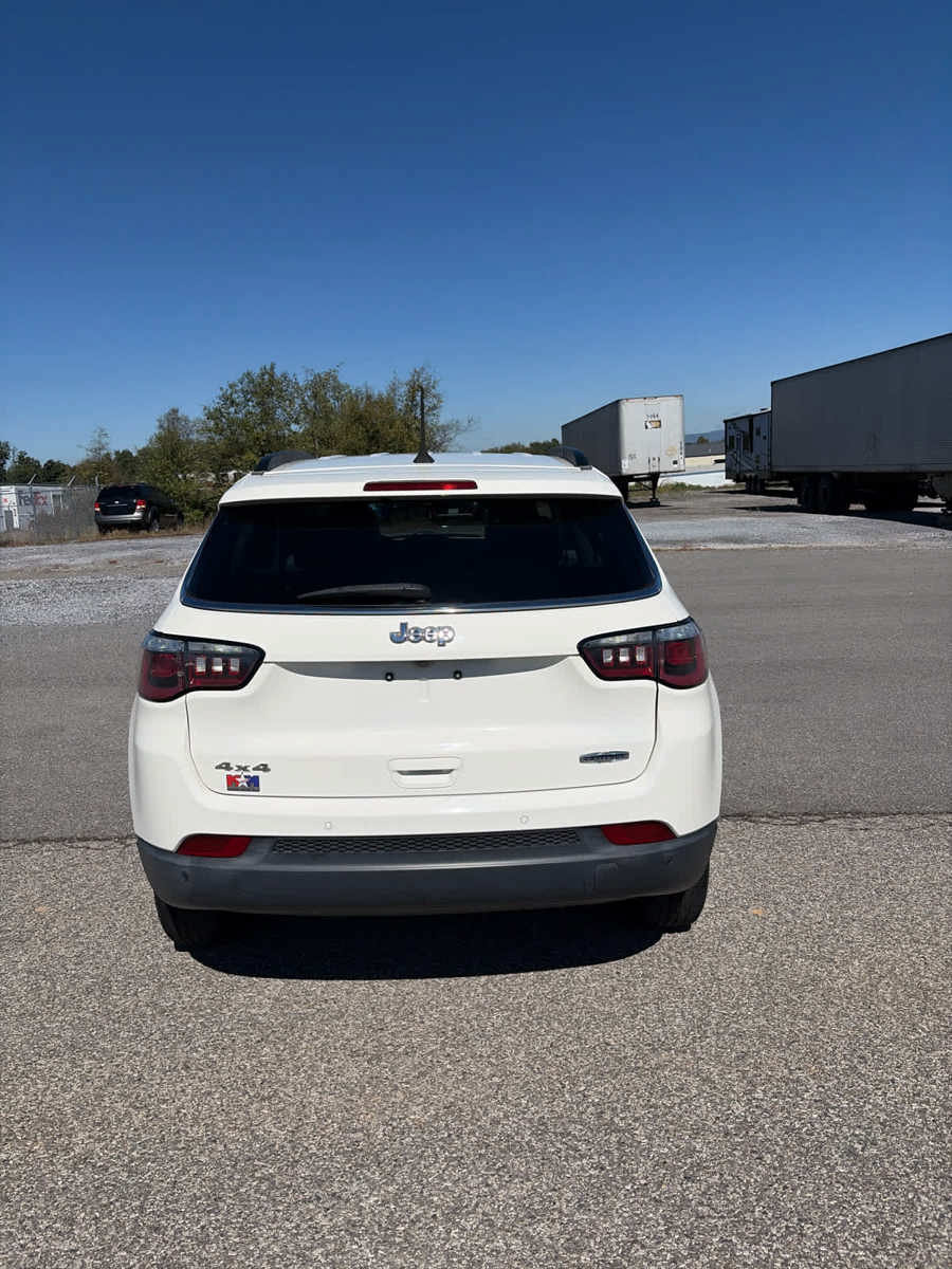 Used 2018 Jeep Compass Latitude w/ Popular Equipment Group AWD/4WD image 15