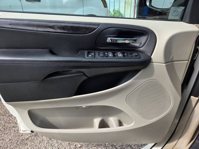 Used 2012 Dodge Grand Caravan SXT FWD image 17