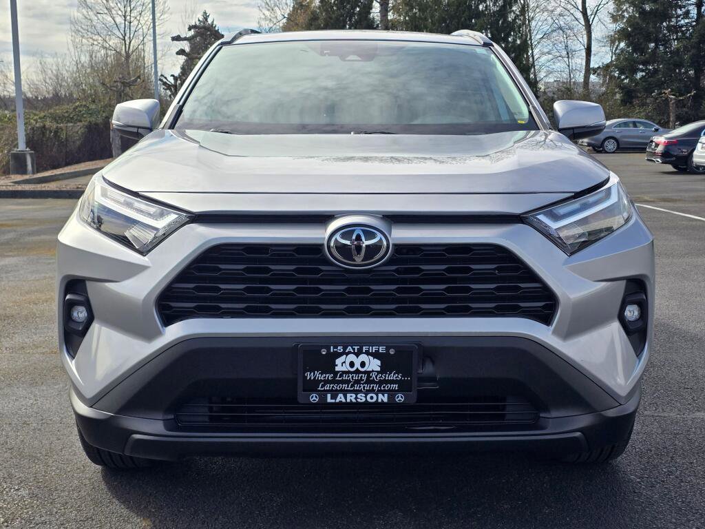Used 2022 Toyota RAV4 XLE Premium image 9