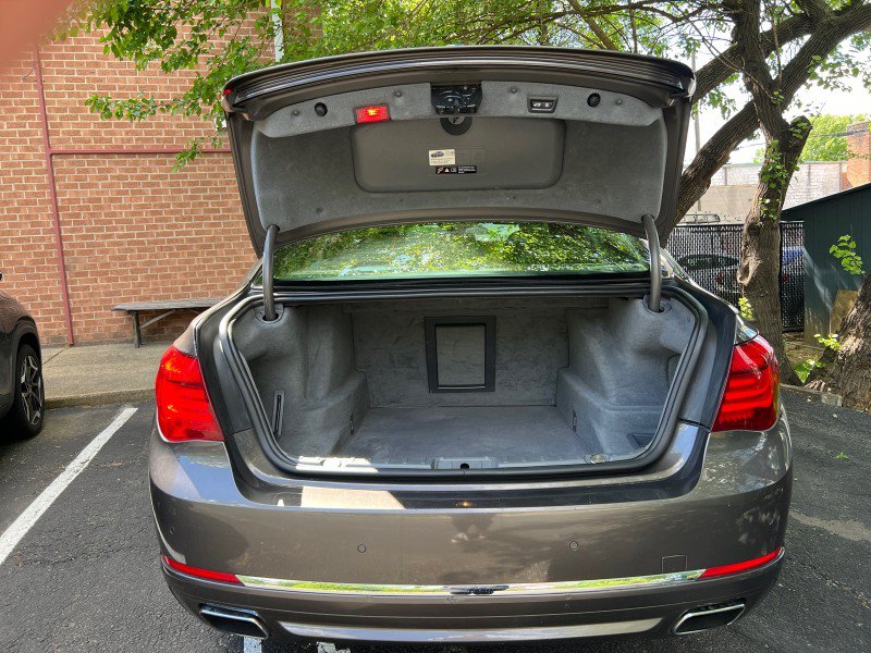 Used 2015 BMW 750Li xDrive AWD/4WD image 44