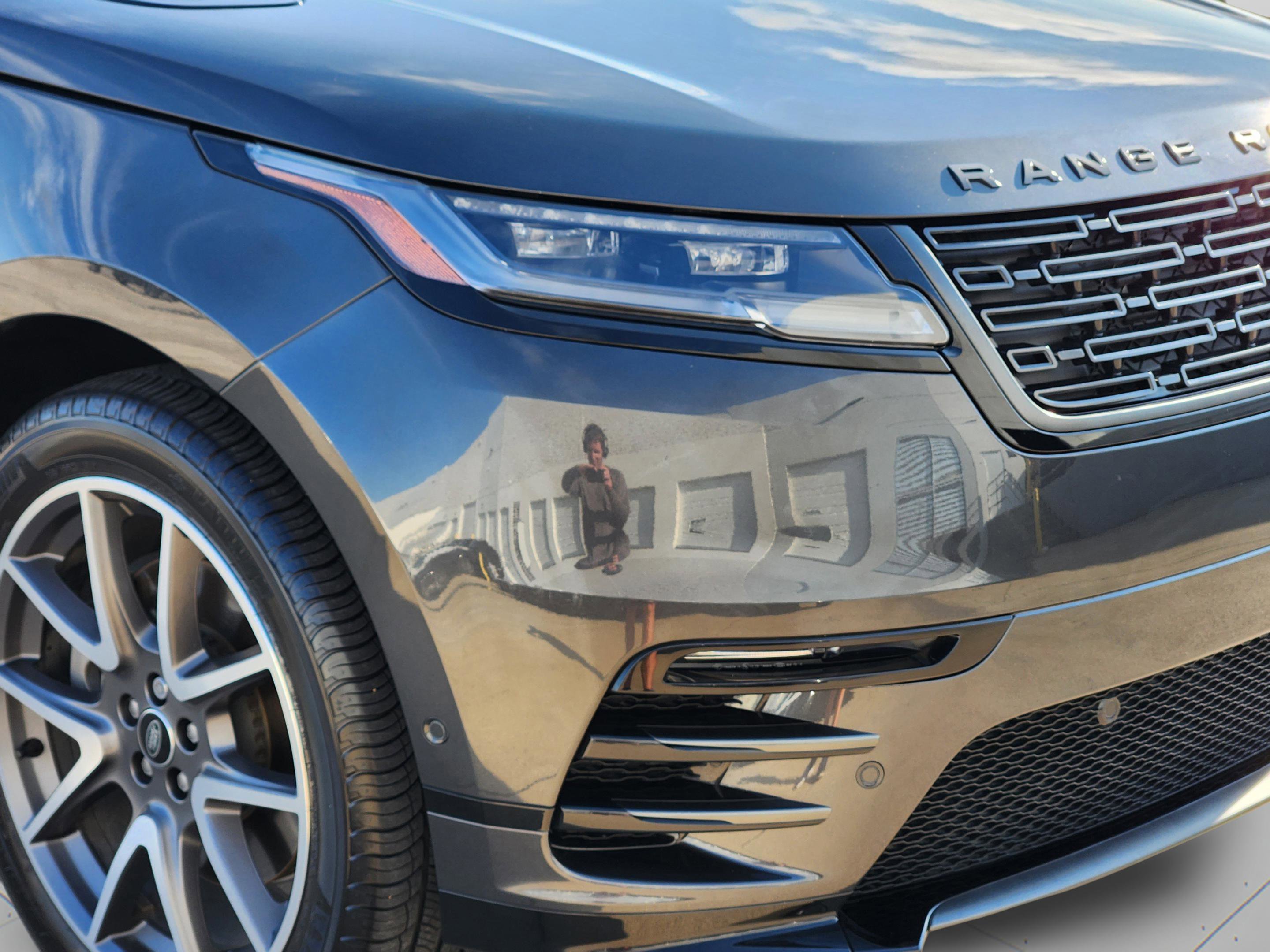 Certified 2026 Land Rover Range Rover Velar Dynamic SE AWD/4WD image 31
