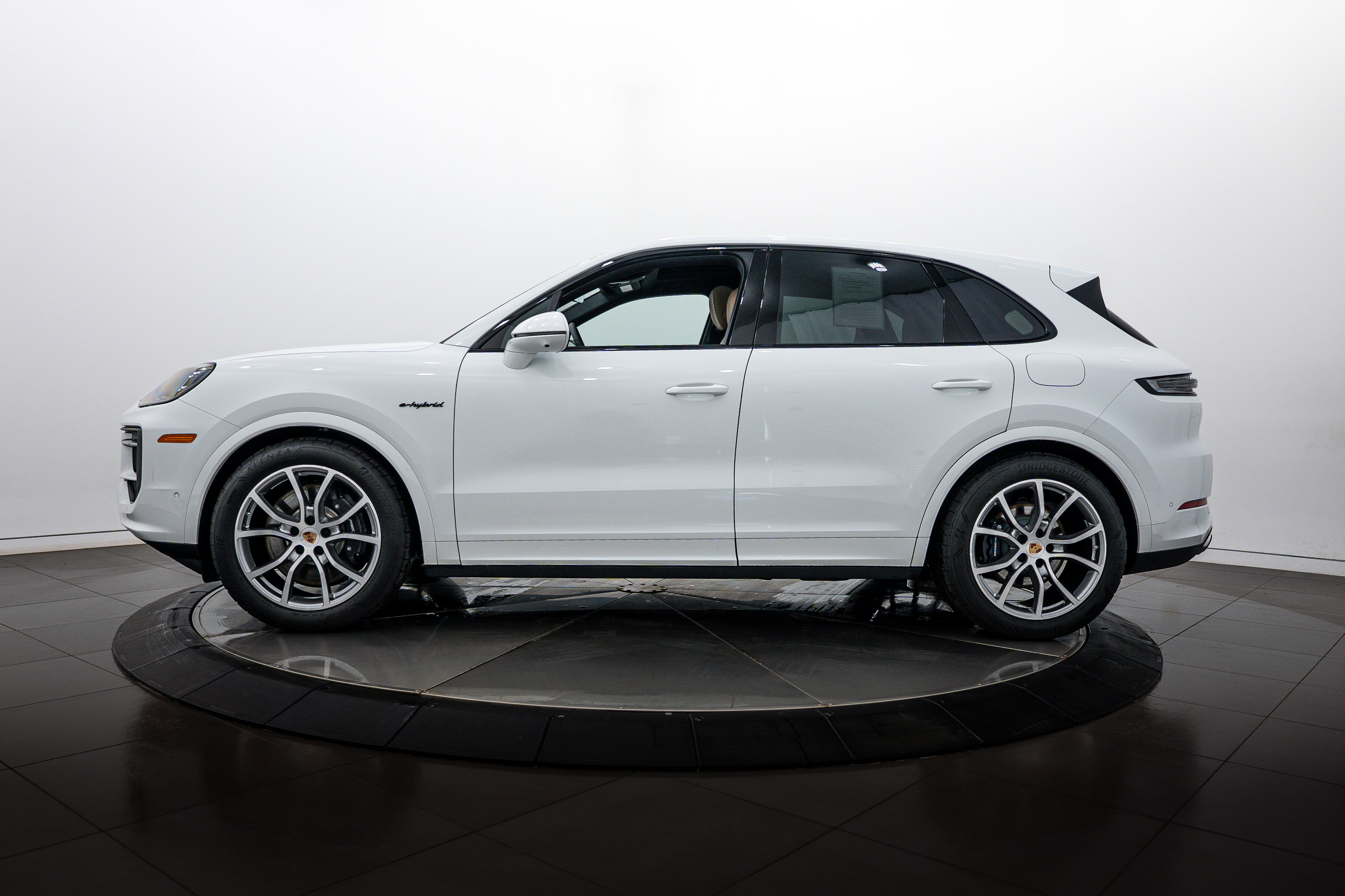 Certified 2026 Porsche Cayenne E-Hybrid image 2