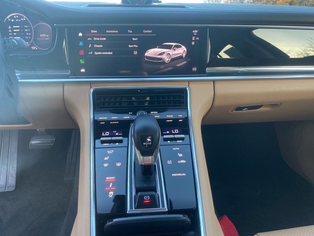 Used 2022 Porsche Panamera Base image 13