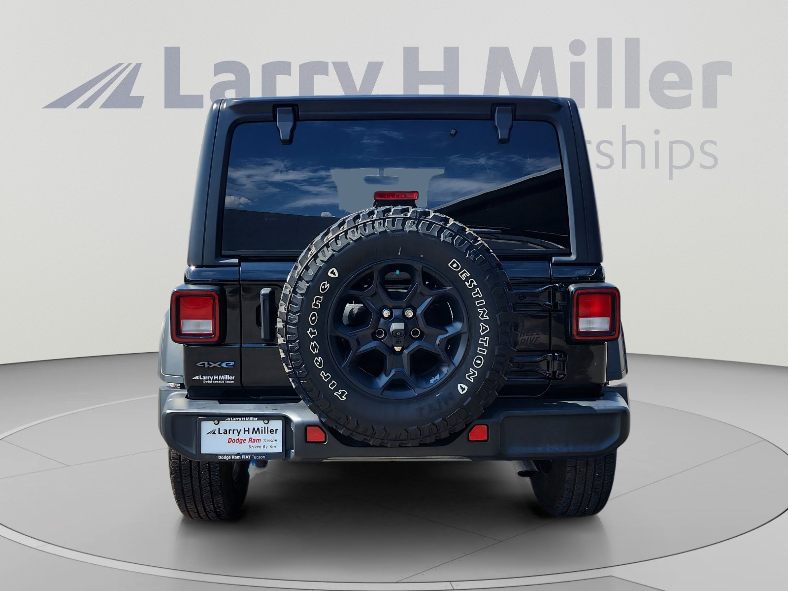 Used 2023 Jeep Wrangler Unlimited w/ 8.4" Radio Group AWD/4WD image 4