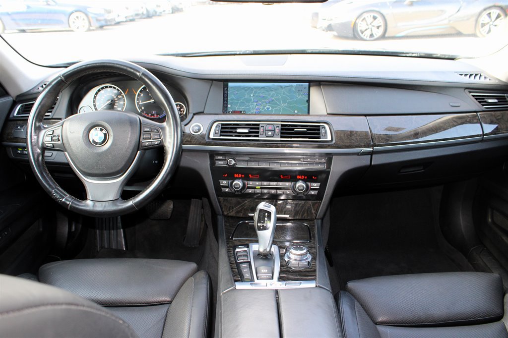 Used 2012 BMW 750i xDrive image 11