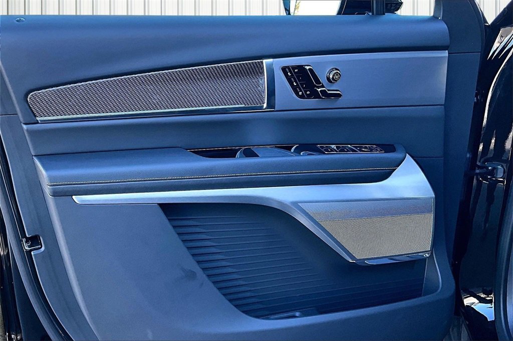 Used 2026 Cadillac Vistiq Sport image 16