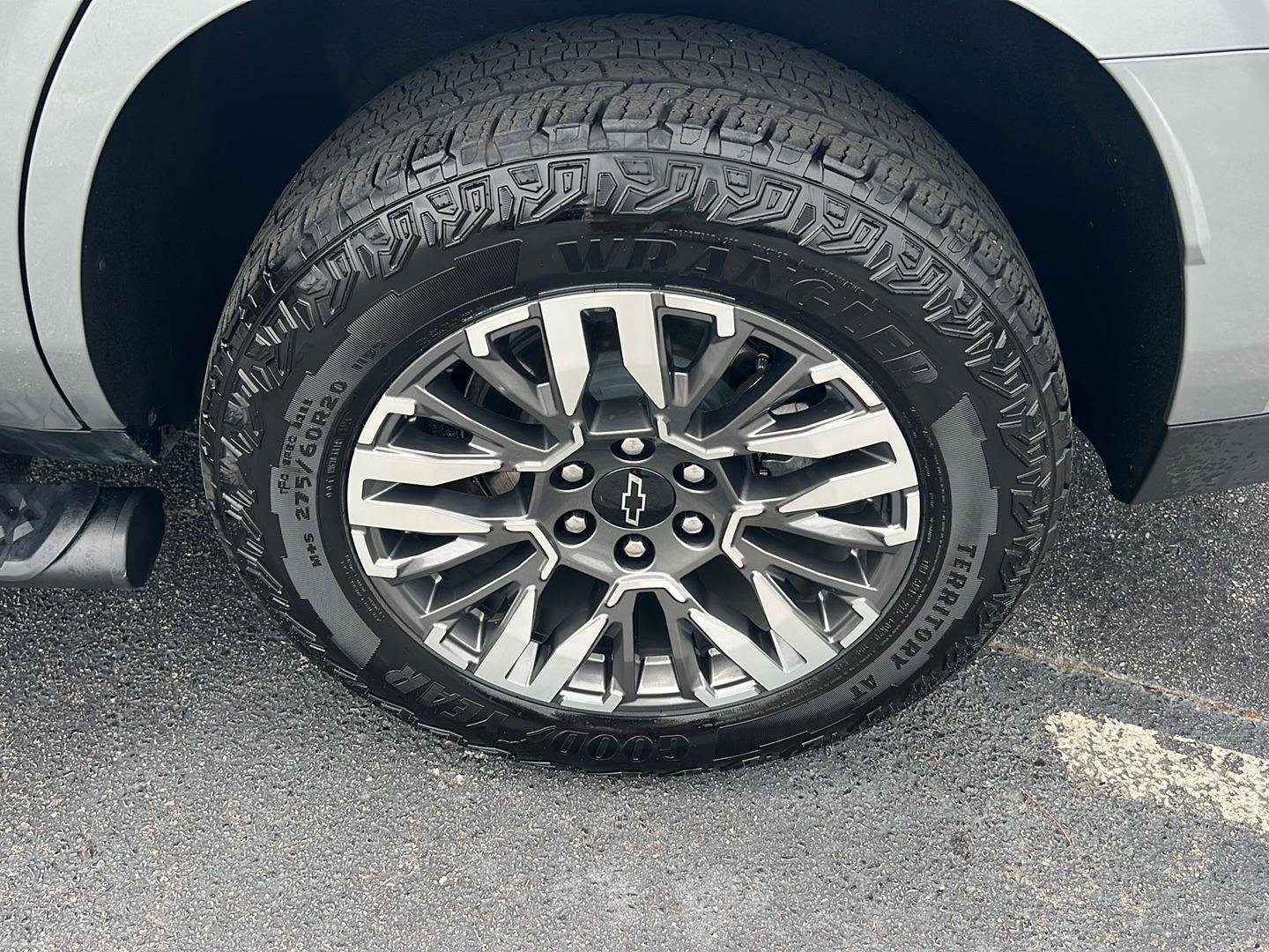 Used 2025 Chevrolet Tahoe Z71 w/ Z71 Off-Road Package AWD/4WD image 41