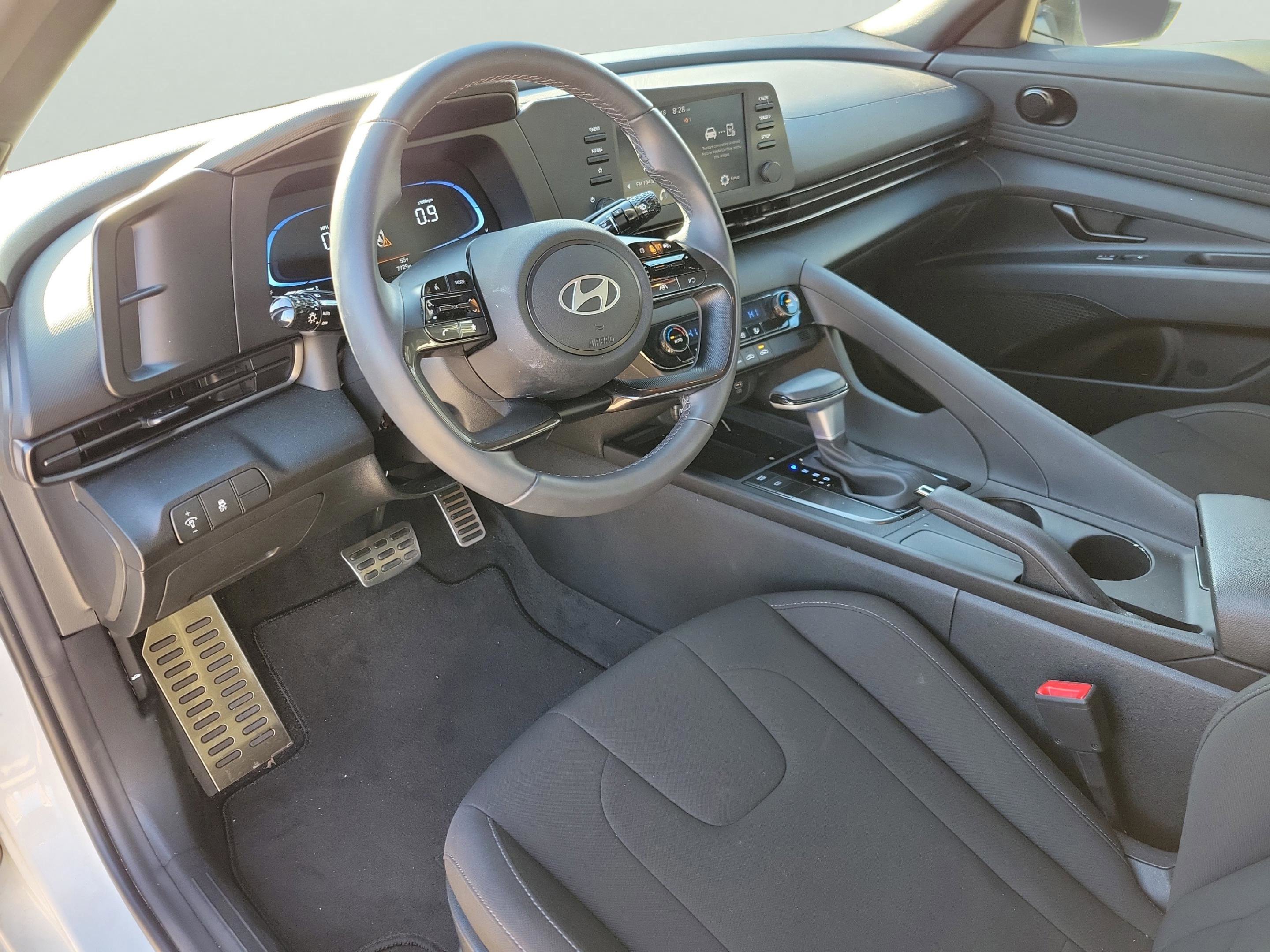 Certified 2025 Hyundai Elantra Sport image 14