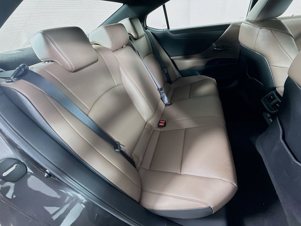Certified 2025 Lexus ES 300h w/ Premium Package image 28