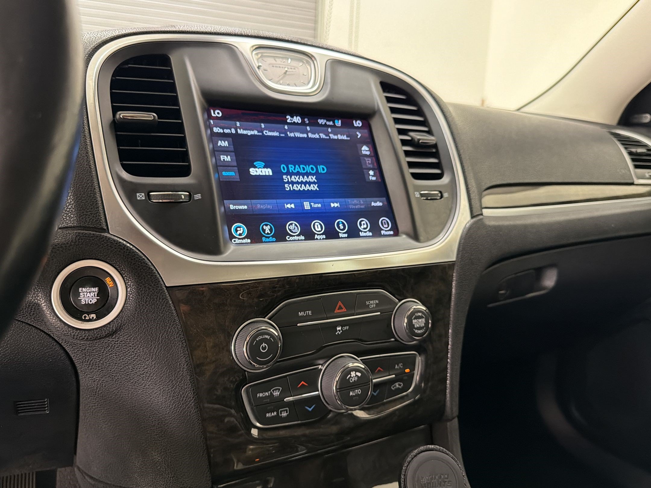 Used 2017 Chrysler 300 C RWD image 18