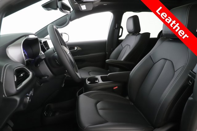 New 2026 Chrysler Pacifica Select image 16