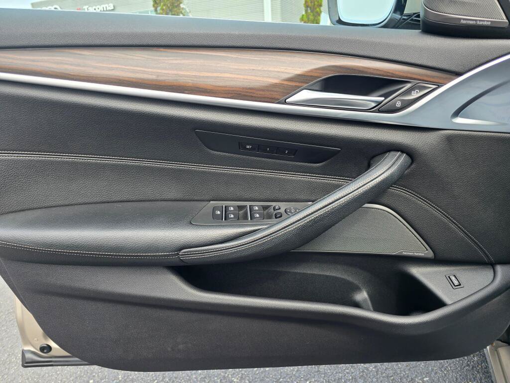 Used 2017 BMW 530i RWD image 32