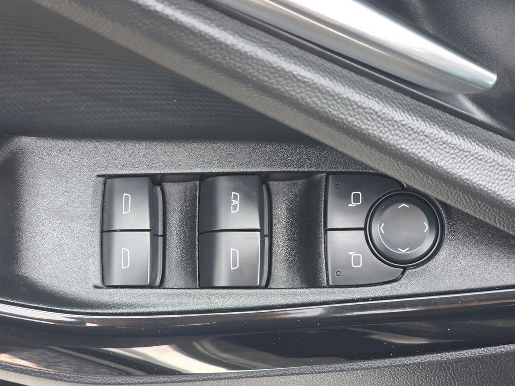 Used 2025 Chevrolet Equinox LT FWD image 13