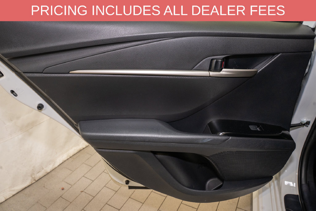 Used 2025 Toyota Camry SE FWD image 9