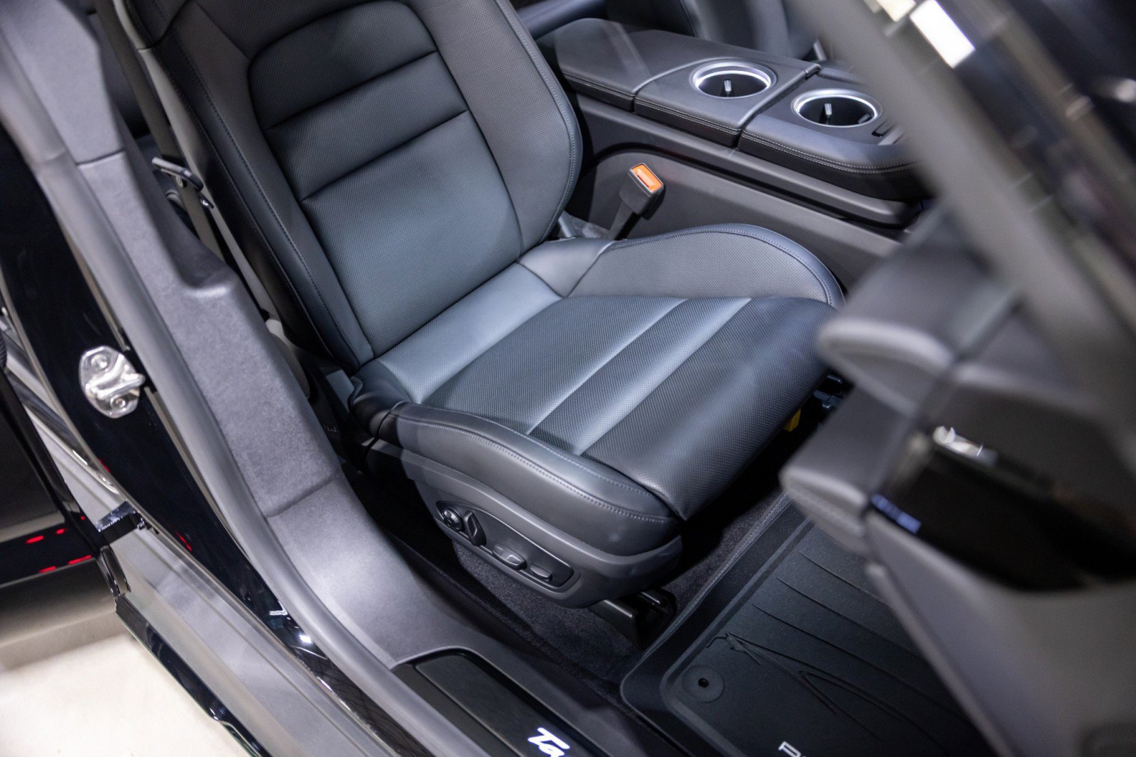 Used 2024 Porsche Taycan 4S image 31