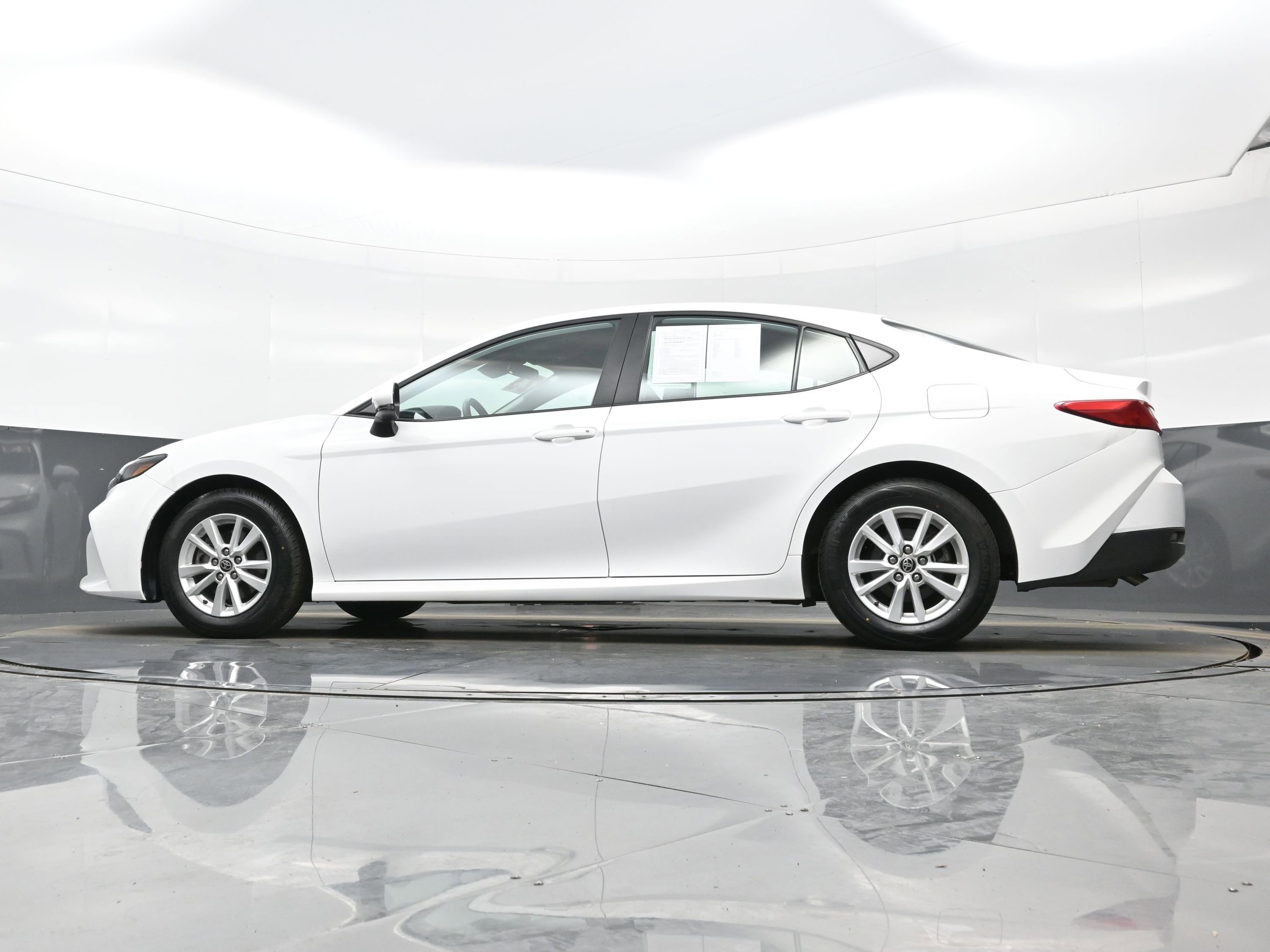 Used 2025 Toyota Camry LE image 27