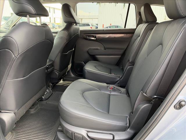 Used 2023 Toyota Highlander Limited AWD/4WD image 19