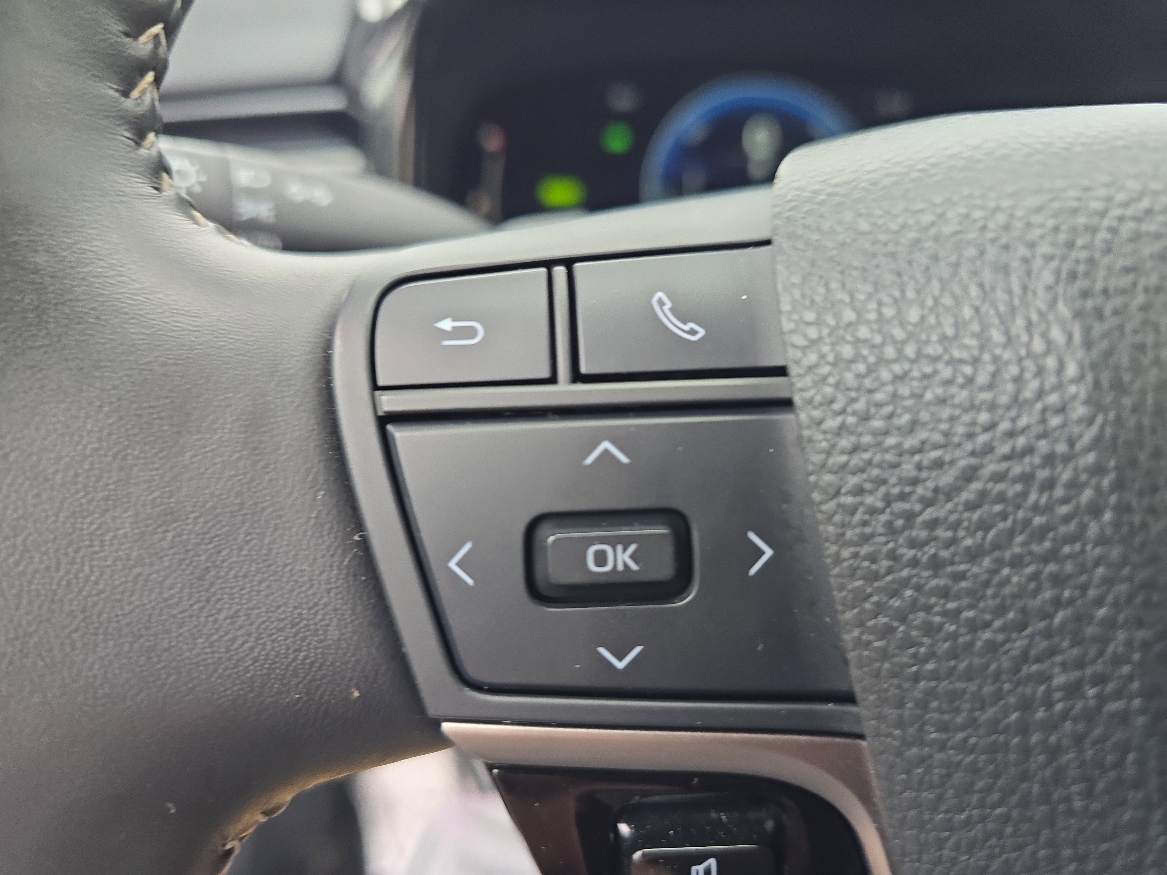 Used 2025 Toyota Camry SE FWD image 21