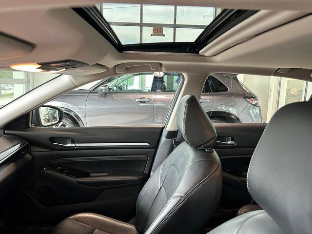Used 2023 Nissan Altima 2.5 SL AWD/4WD image 16