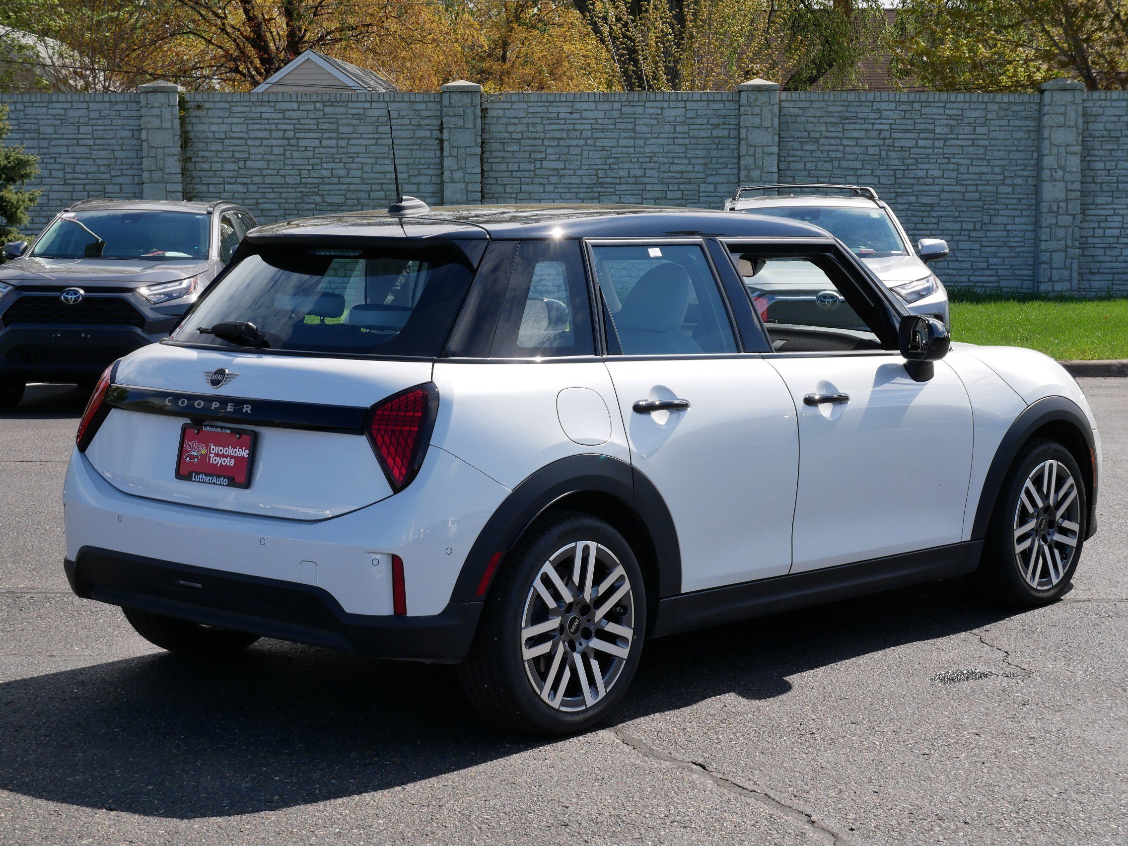Used 2026 MINI Cooper 4-Door Hardtop FWD image 7