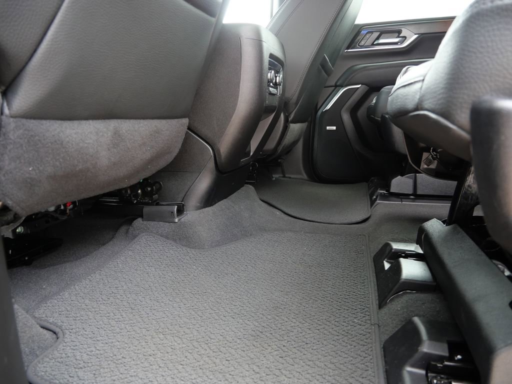 Used 2025 GMC Yukon XL Denali AWD/4WD image 18