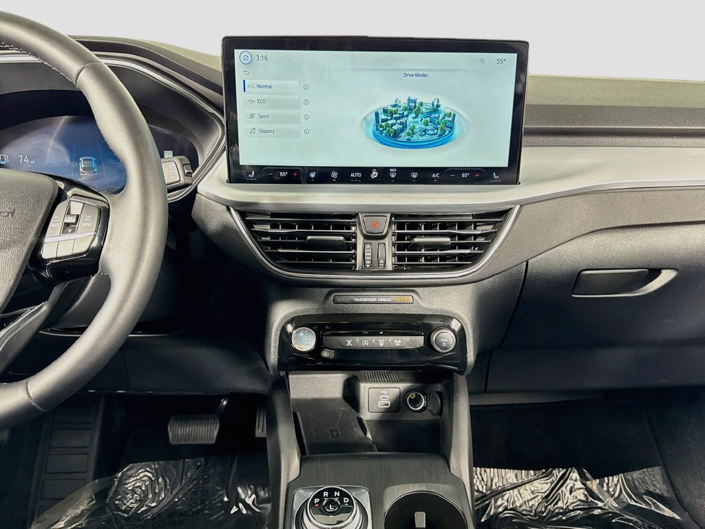 Used 2025 Ford Escape Platinum AWD/4WD image 16