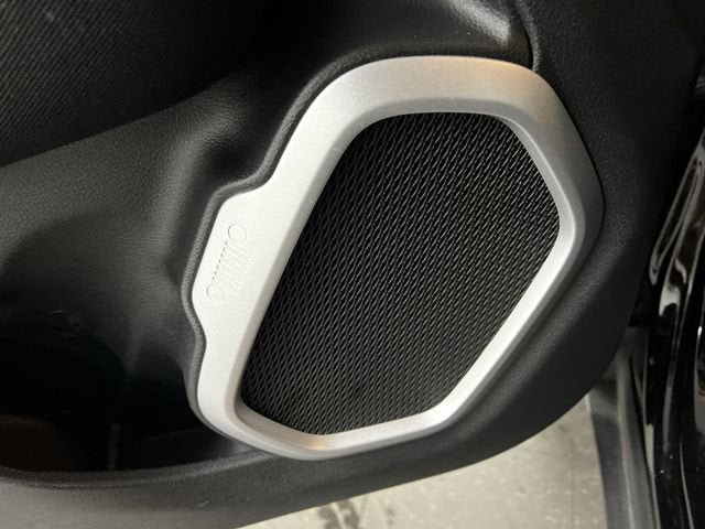 Used 2020 Jeep Renegade Latitude FWD image 23
