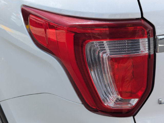 Used 2017 Ford Explorer Limited FWD image 11