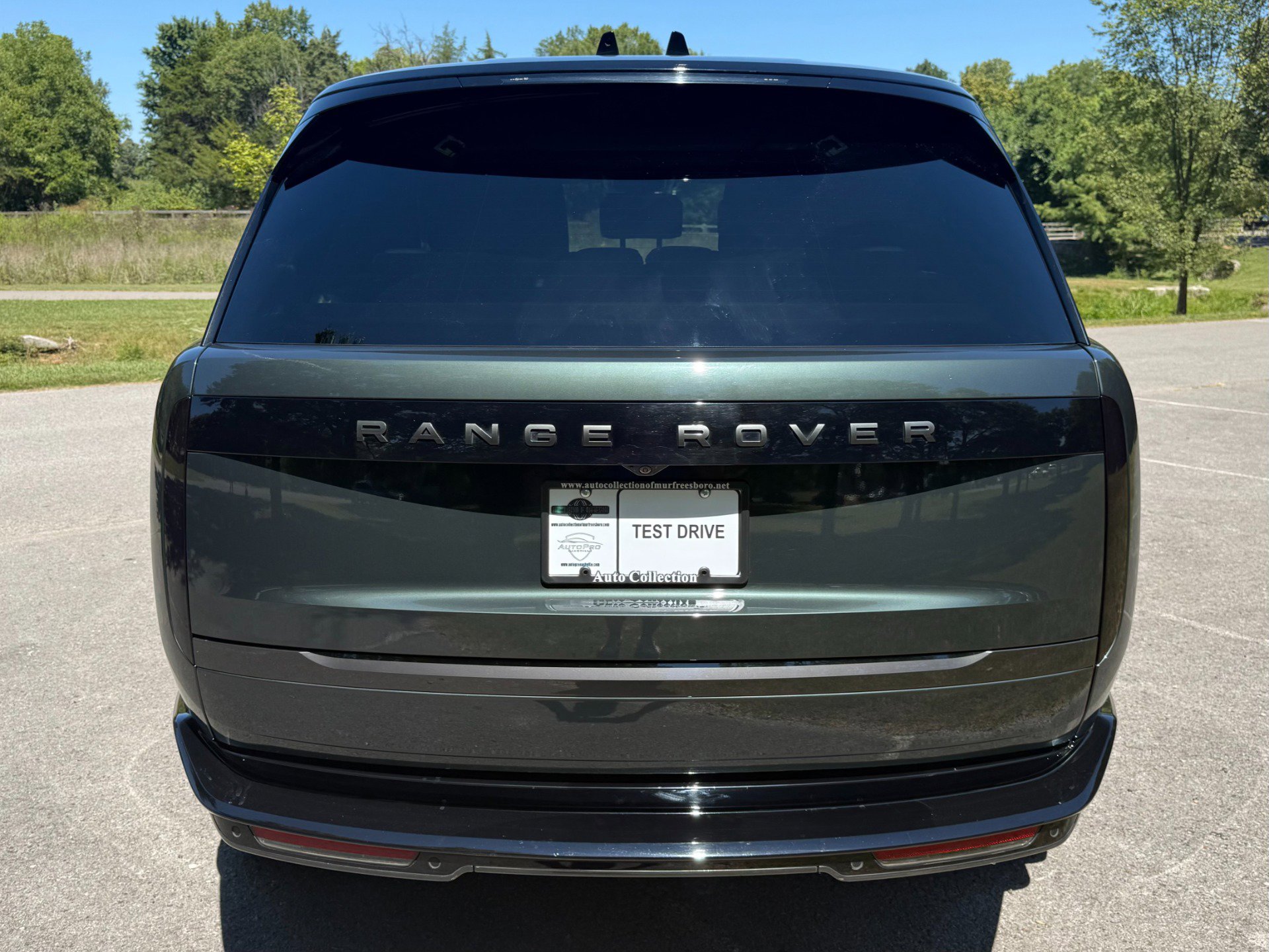 Used 2024 Land Rover Range Rover Long Wheelbase Autobiography image 5