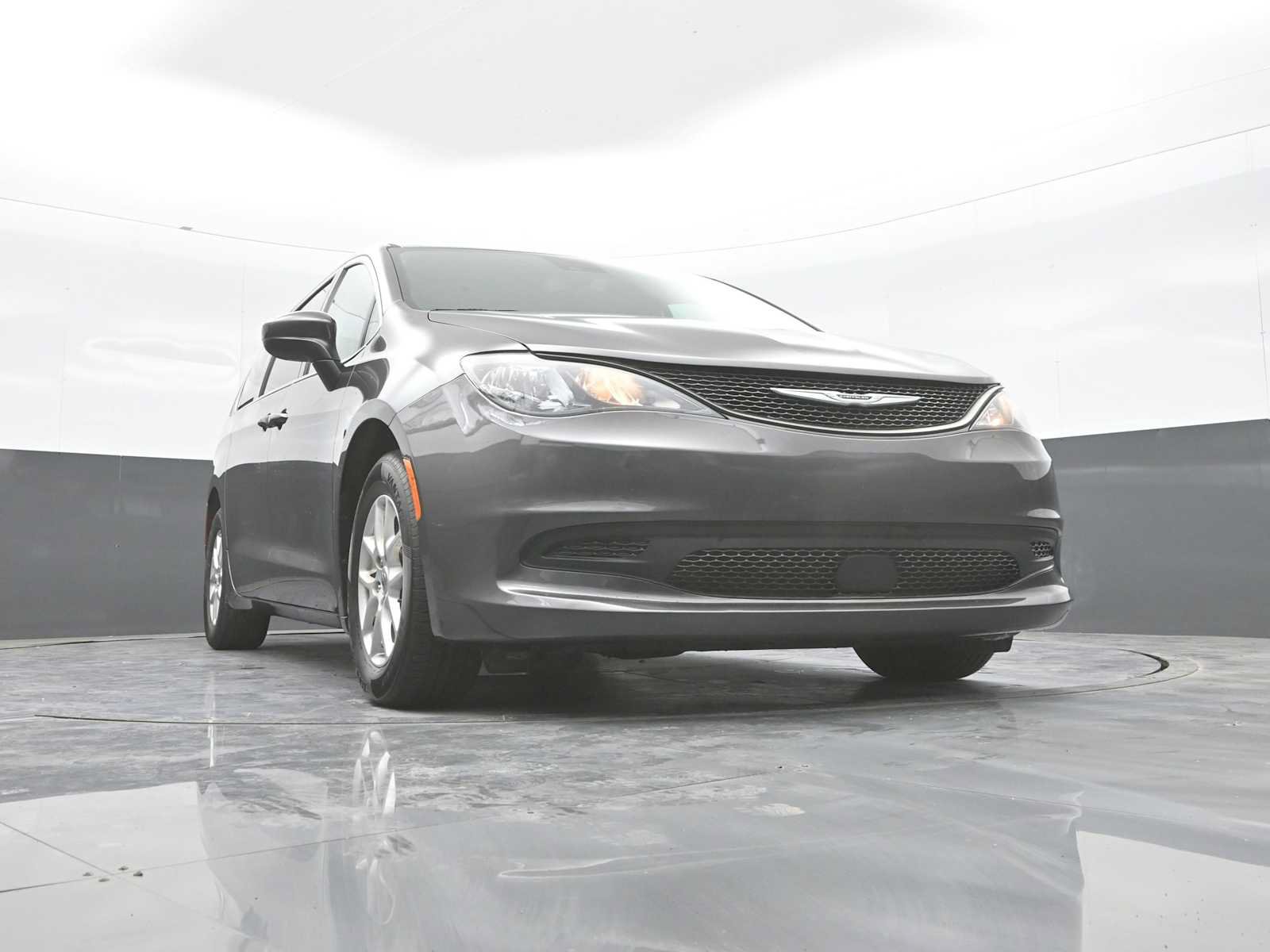 Used 2023 Chrysler Voyager LX FWD image 39