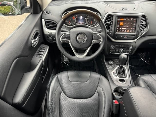 Used 2016 Jeep Cherokee Overland AWD/4WD image 21