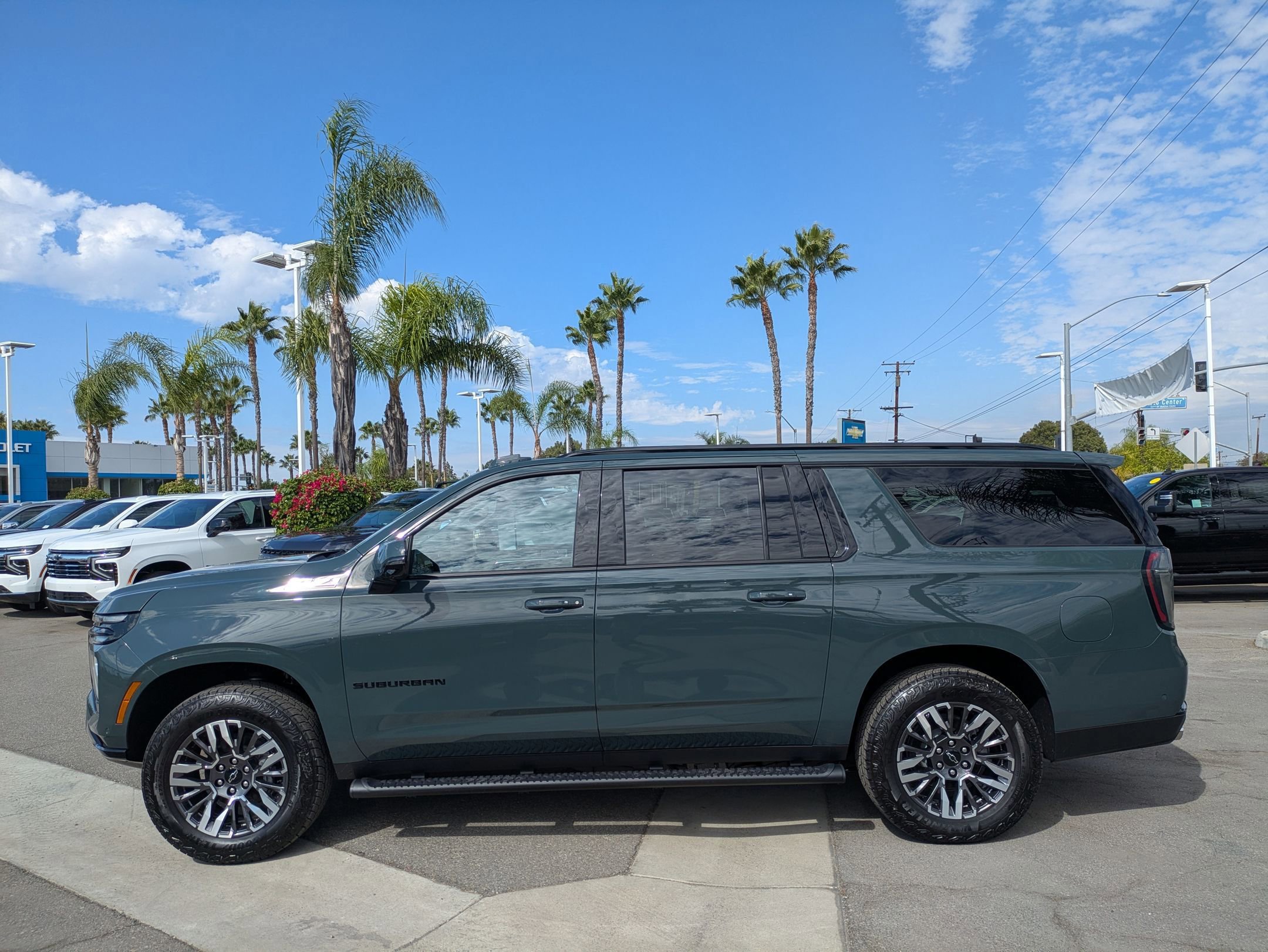 New 2026 Chevrolet Suburban Z71 image 2