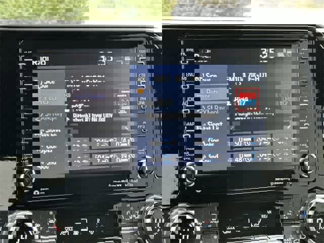 Used 2022 Toyota Highlander XLE image 12