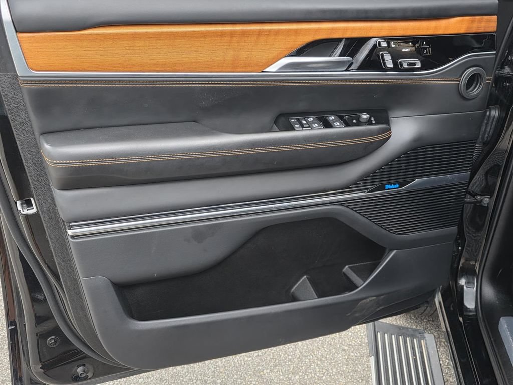 Used 2024 Jeep Grand Wagoneer Series III w/ Flexible Seating Group AWD/4WD image 56