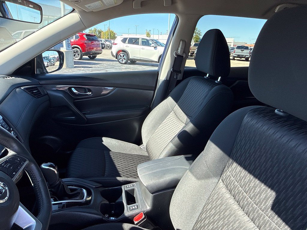 Used 2018 Nissan Rogue SV w/ Premium Package AWD/4WD image 21