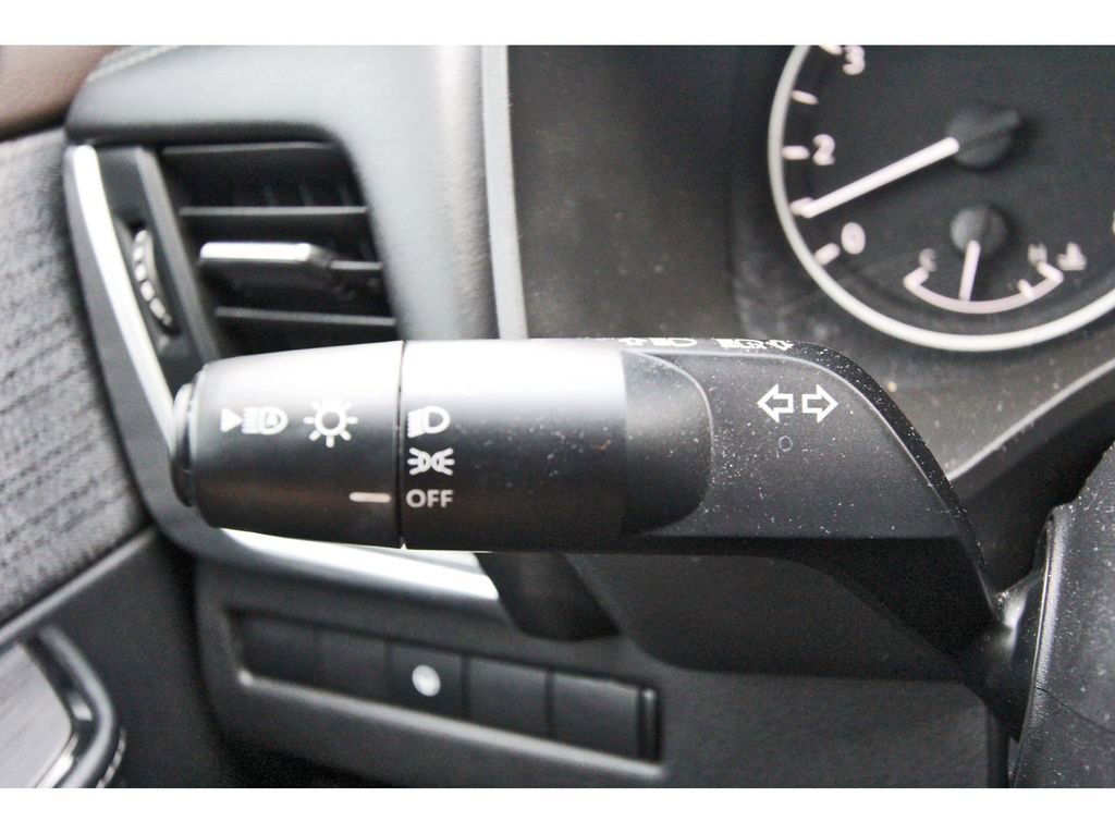 Used 2023 Nissan Rogue SV FWD image 11