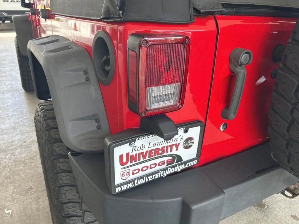 Used 2014 Jeep Wrangler Unlimited Rubicon image 21