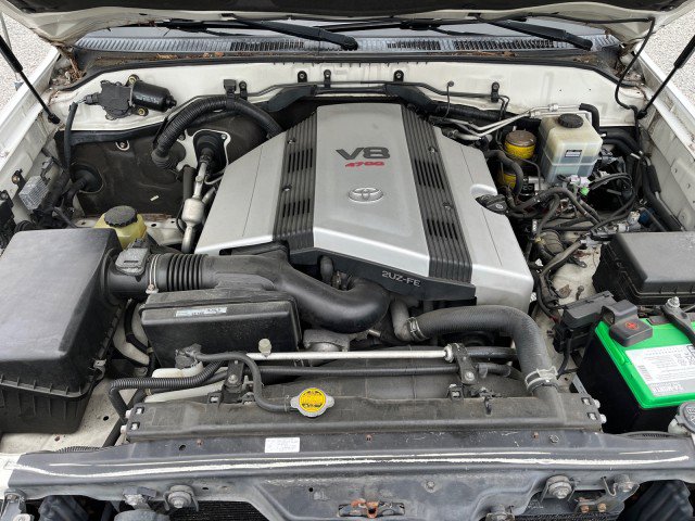 Used 2005 Toyota Land Cruiser AWD/4WD image 25