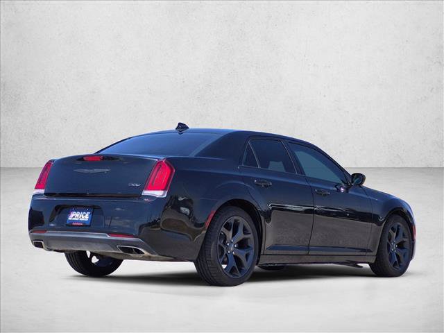 Used 2020 Chrysler 300 Touring w/ Sport Appearance Package RWD image 5