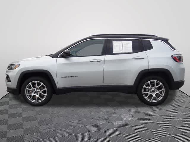 Used 2025 Jeep Compass Limited AWD/4WD image 2