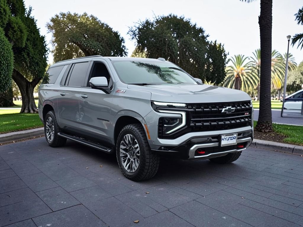 Used 2025 Chevrolet Suburban Z71 AWD/4WD image 4