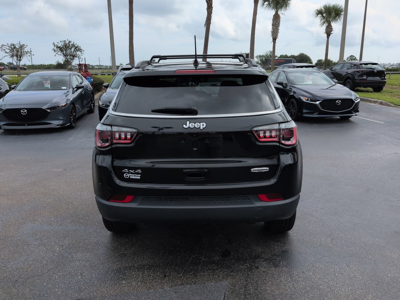 Used 2023 Jeep Compass Latitude w/ Sun and Sound Group AWD/4WD image 5